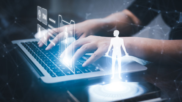 男子用手提电脑搜索DNA人体图谱，生化研究科学家用显微镜工作，检测人体DNA图谱，检查人体异常，科学实验图片下载