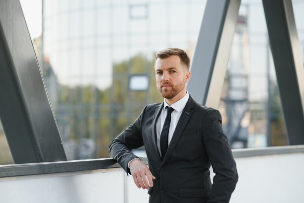 帅哥要去开会图片下载