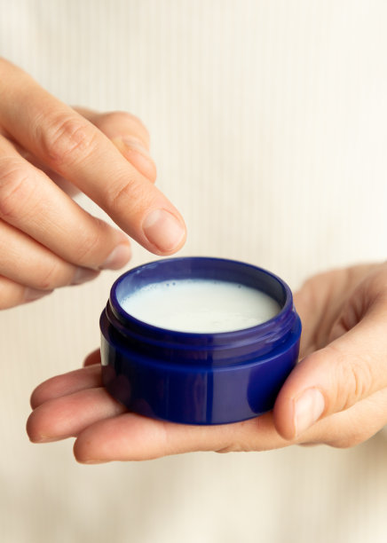 保湿霜图片下载