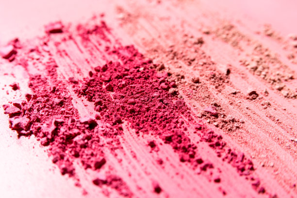 由粉饼和腮红碾碎而成的抽象成分图片下载