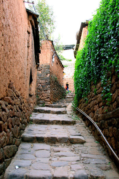 诺邓老城区的一条小巷图片下载