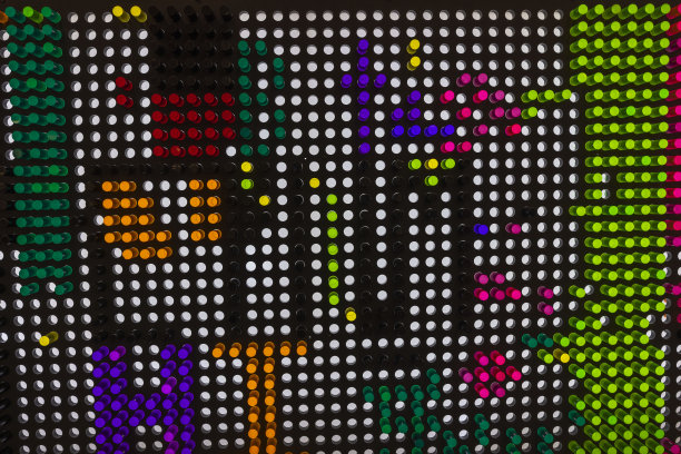 近距离观看彩色马赛克背景纹理。图片下载