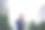 心烦意乱的年轻商人在电话里听到可怕的消息。图片下载