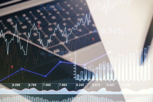 在现代笔记本电脑背景下，外汇和投资概念的抽象创意金融图表。Multiexposure图片下载