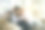 亚洲老年父亲和成年女儿玩得很开心图片下载