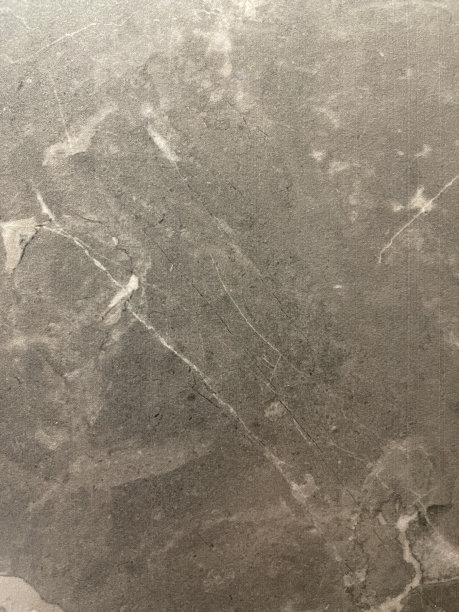 旧水泥墙面沿墙有划痕。图片下载