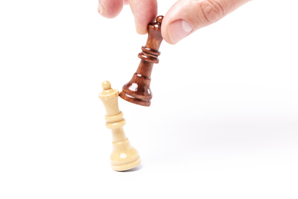 商人用白底黑皇后打倒白皇后图片下载