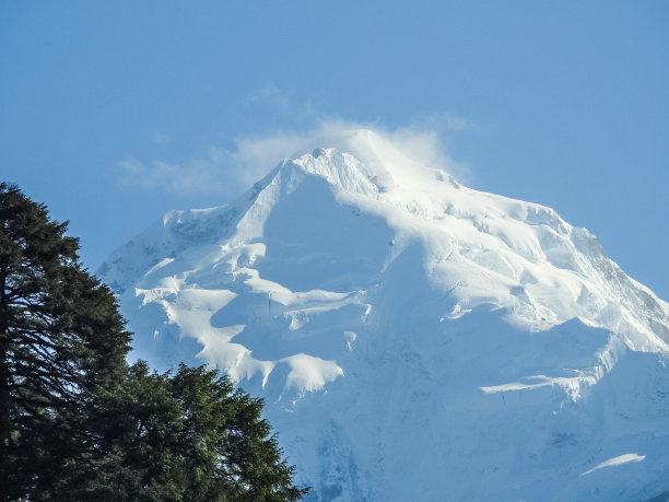 在尼泊尔珠穆朗玛峰地区的萨加玛塔公园，通往珠峰大本营，昆布山谷，阿玛达布拉姆山的美丽全景图片下载