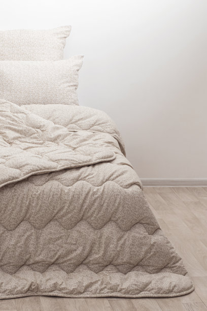 棉被内有棉质被套，沿边沿用纺织缎带镶边，绝缘图片下载