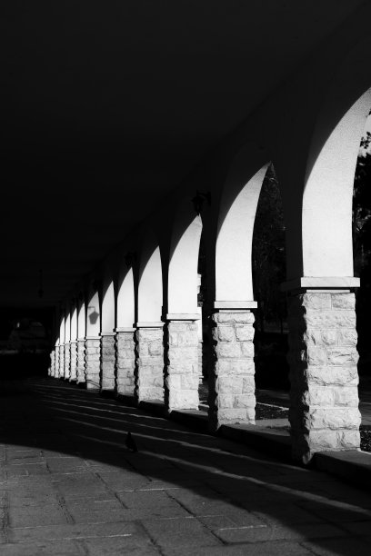 建筑细节有混凝土柱子的图案、光影图片下载