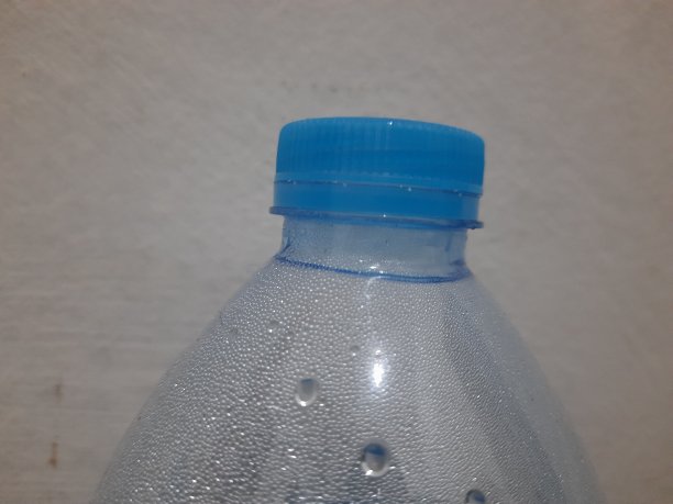 塑料瓶装水，复制空间图片下载