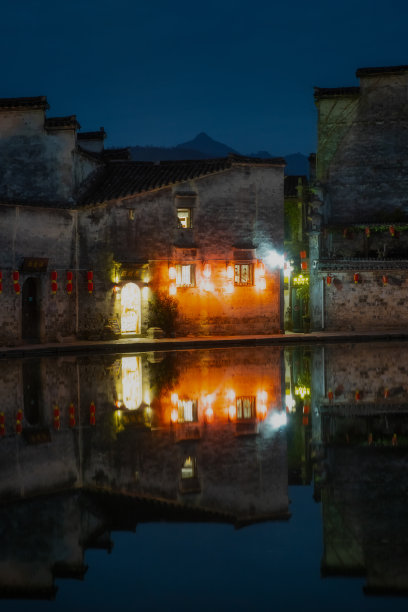 中国安徽省宏村，中国传统古村落的夜晚。图片下载