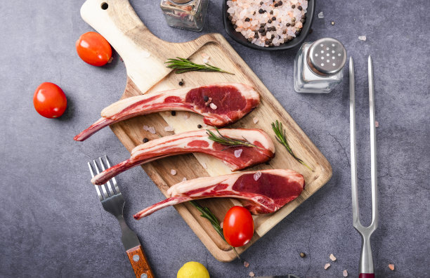 新鲜美味的战斧羊排图片下载