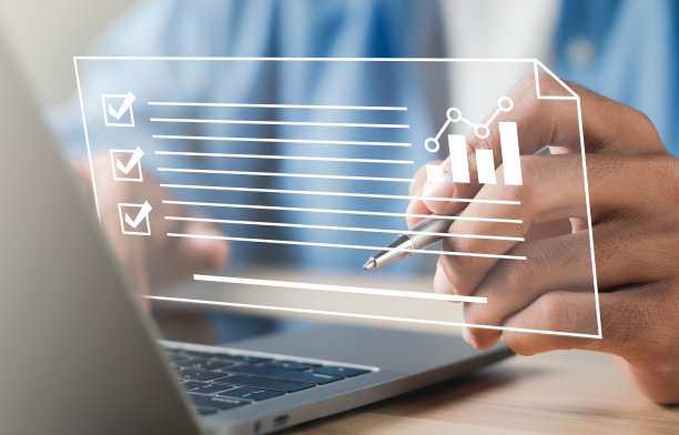 商人在网上签订商业合同。签署电子合同。在虚拟界面上签署文件。图片下载