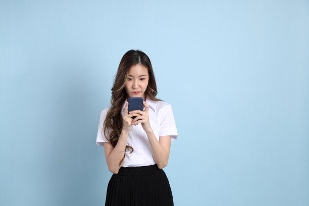 穿校服的女孩图片下载