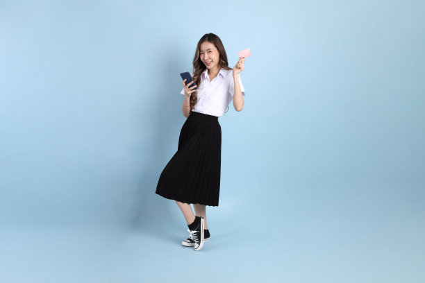 穿校服的女孩图片下载