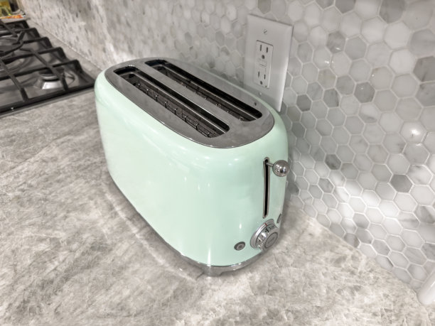 厨房的烤面包机图片下载