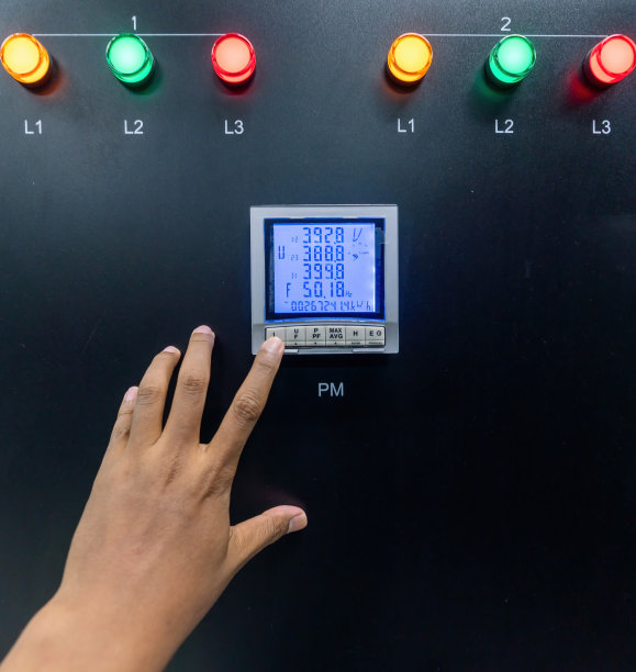 近距离了解电气控制和监控，电气和维护概念图片下载