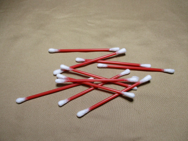 许多人常用的耳朵清洁工具的照片图片下载