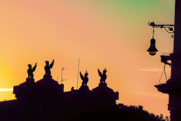 古老城市的剪影。图片下载