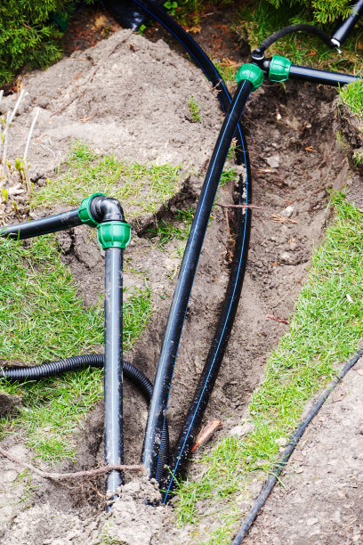 花园滴灌系统的布置、安装、安装。图片下载