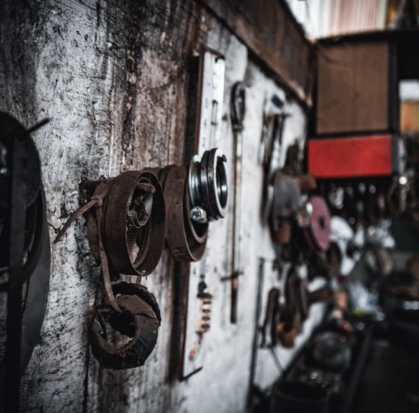 生锈的工作台图片下载