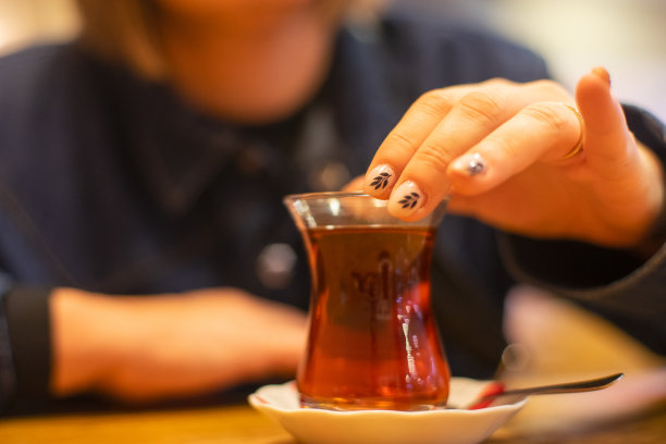 喝土耳其茶图片下载