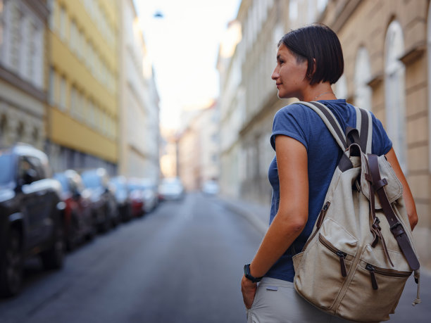 夏季女性单人欧洲之旅图片下载