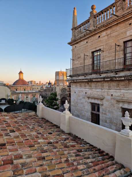 从屋顶俯瞰巴伦西亚老城区(市中心)，西班牙图片下载