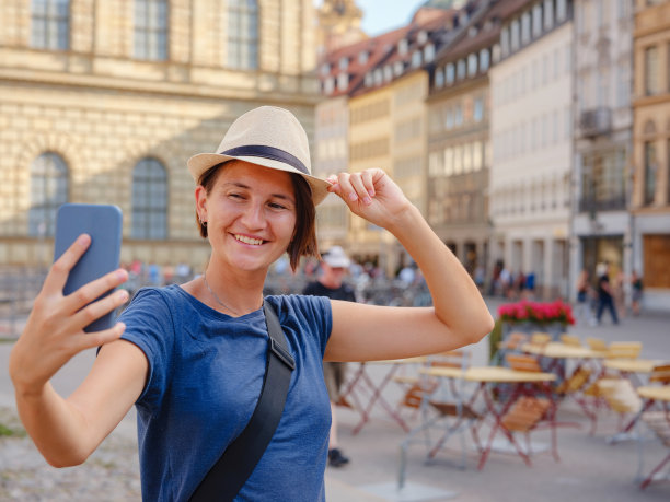 夏季女性单人欧洲之旅图片下载