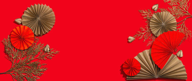 春节快乐的传统观念。东方亚洲风格的纸扇，红色背景图片下载