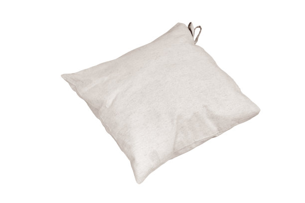枕头与亚麻枕套在工作室，孤立的白色背景图片下载