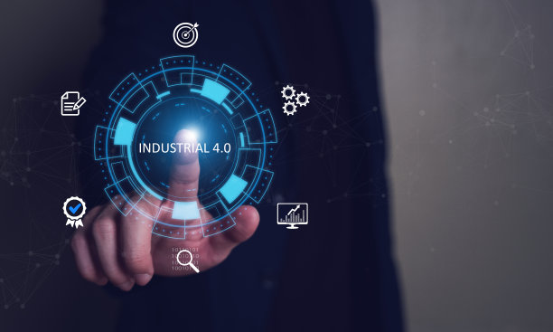 商务人士穿着正装，举着一个图标，显示为工业4.0或垂直制造业进行数字化转型的业务组件。图片下载