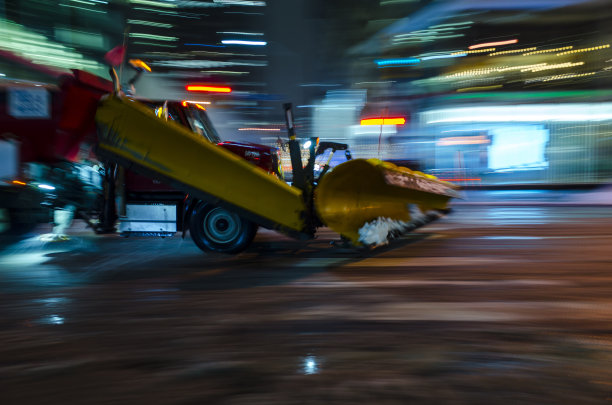 扫雪机运动模糊图片下载