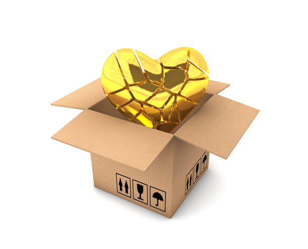 纸板里的破碎的金心图片下载