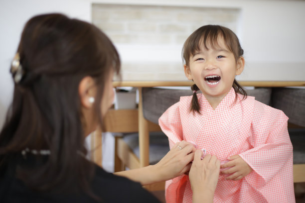 女孩穿着和服七重山的形象图片下载