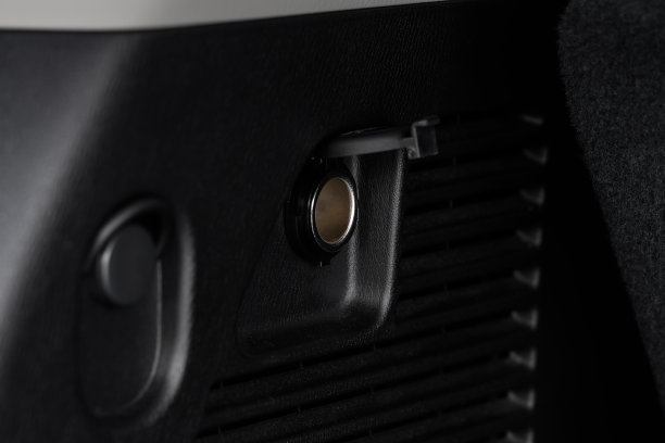 现代汽车插座。打开12V电源插座。图片下载