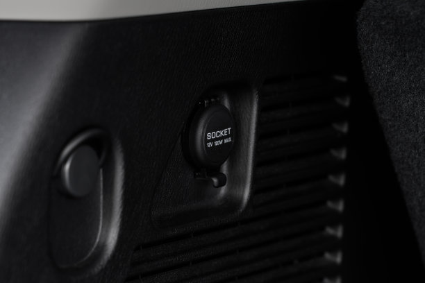 现代汽车插座。闭合12V电源插座。图片下载