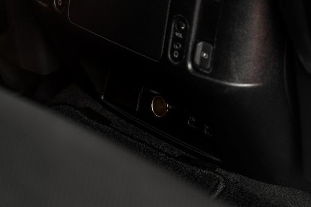 现代汽车插座。打开12V电源插座，关闭USB接口。usb充电器的电源输出图片下载