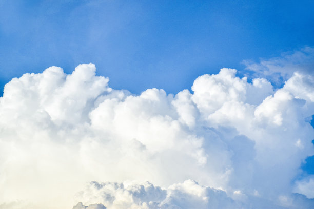 蓝天白云为背景。161图片下载