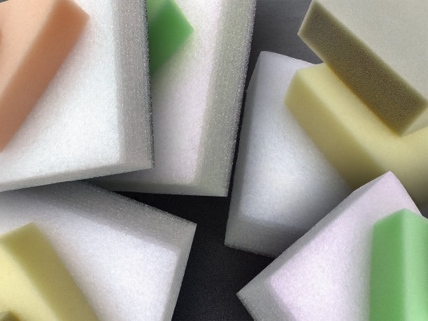 一叠彩色方形泡沫海绵图片下载