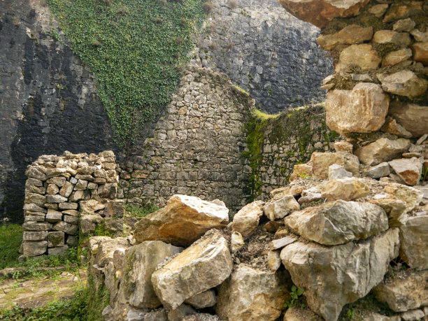 古堡垒废墟石屋侧视图图片下载