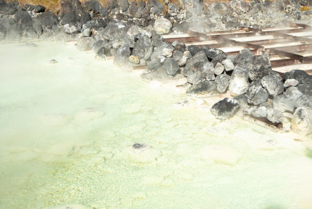 风景秀丽的草津温泉Yubatake，被誉为日本三大温泉之一图片下载