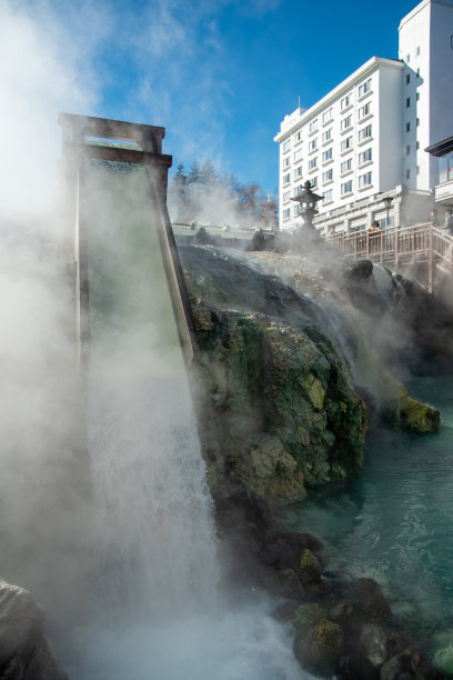 风景秀丽的草津温泉Yubatake，被誉为日本三大温泉之一图片下载