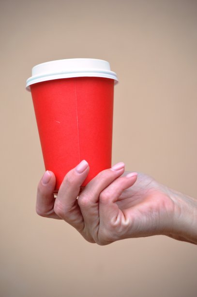 玻璃杯在手图片下载