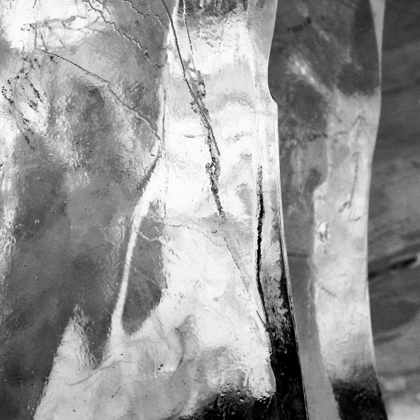 冰纹理。抽象单色照片。冰结构背景。透明的冰形状。水和冰图片下载