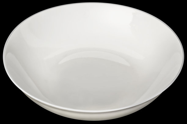 陶瓷白瓷汤盘孤立在黑色背景图片下载