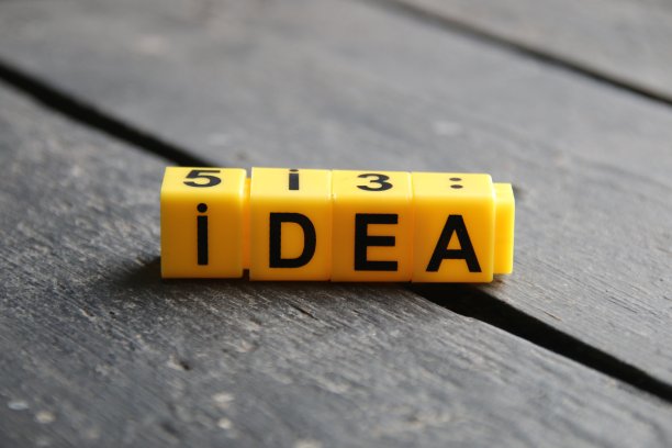 思想概念，题词在黄色方块上。图片下载