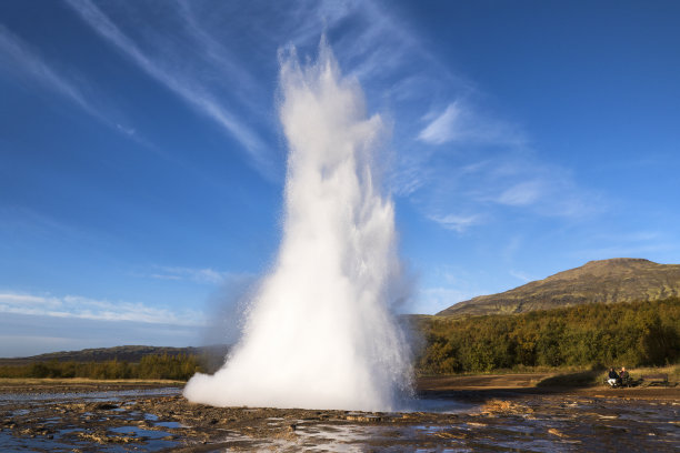斯特洛克间歇泉位于欧洲北部冰岛岛南部的Haukadalur图片下载