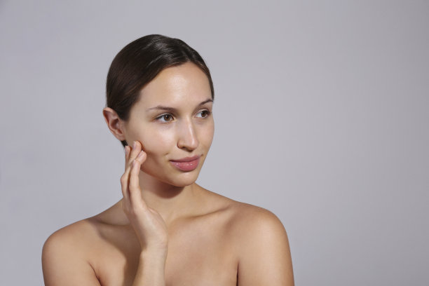 不化妆的模特肖像。自然美理念。图片下载